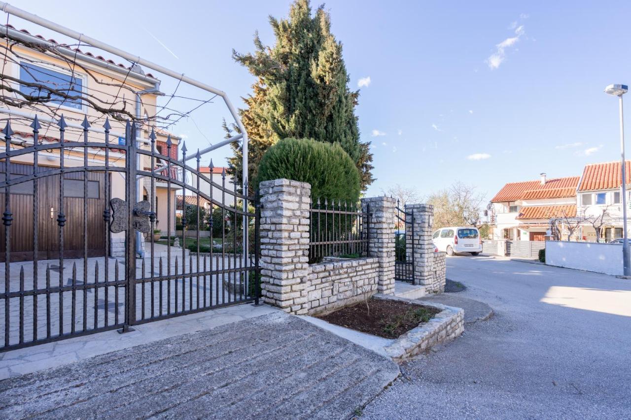 Apartment Steblaj Pula Exterior photo